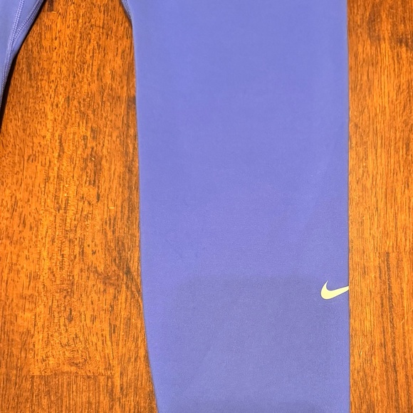 Nike Women’s Dri-Fit 3/4 Length Leggings - Picture 2 of 5